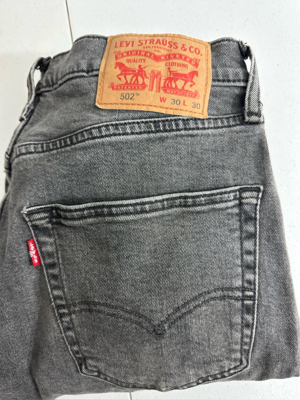 Levis Men’s 502 washed Black denim Size 30x30 slim Taper Fit Jeans - Picture 14 of 14